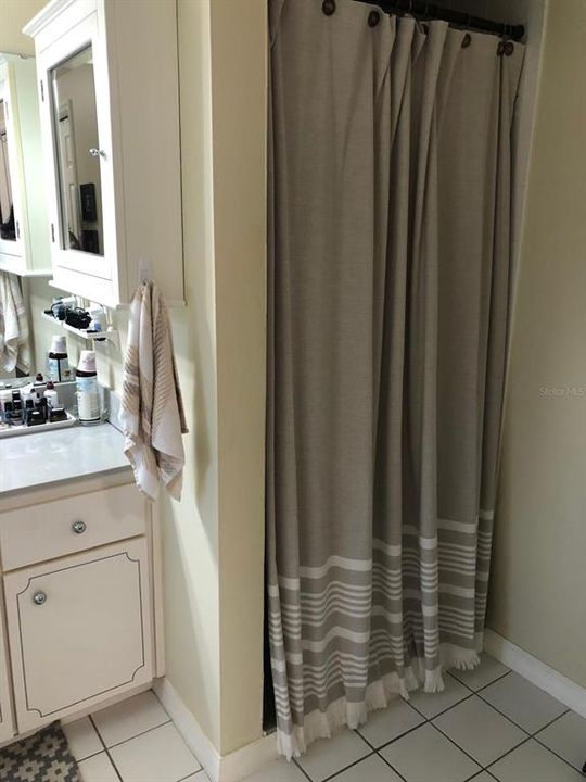 Под контрактом: $318,900 (3 спален, 2 ванн, 1658 Квадратных фут)