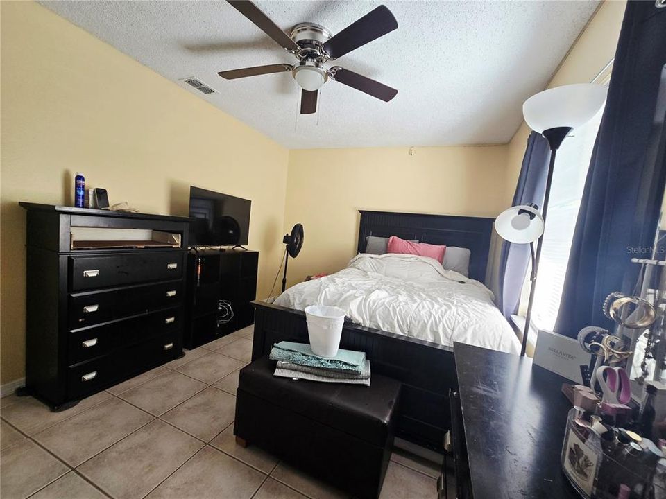 For Sale: $259,500 (3 beds, 2 baths, 1406 Square Feet)