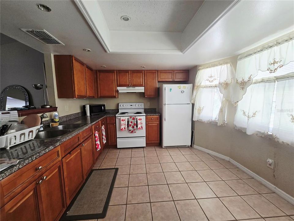For Sale: $259,500 (3 beds, 2 baths, 1406 Square Feet)