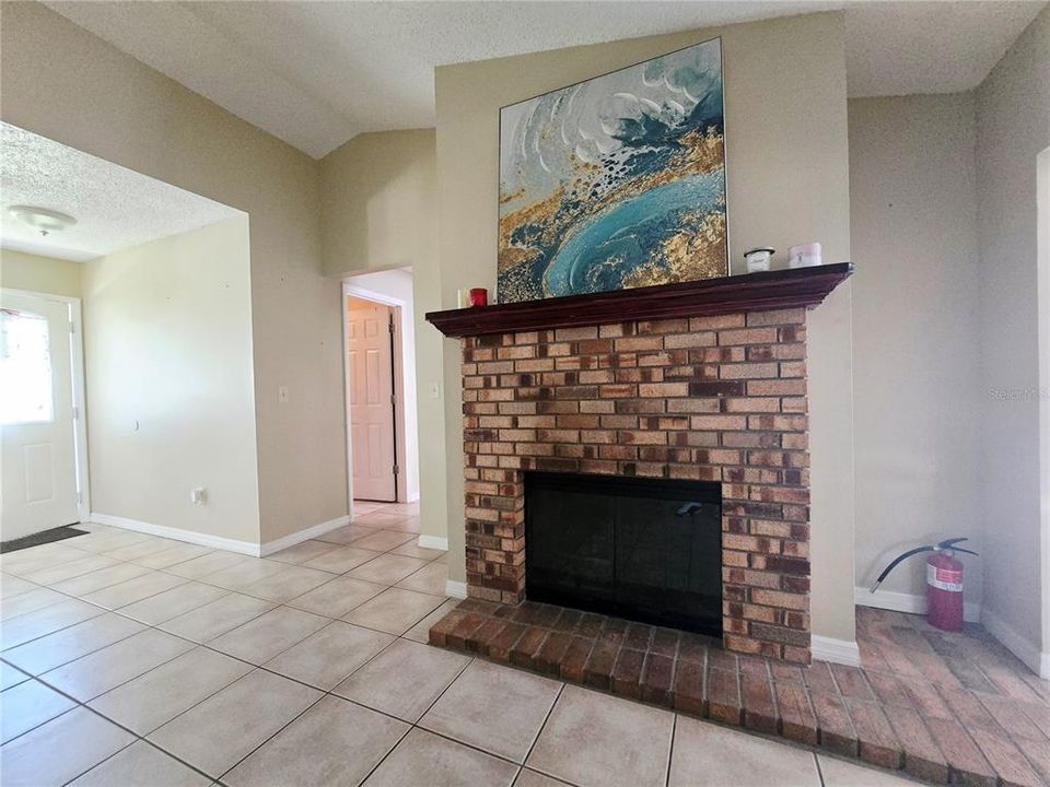 For Sale: $259,500 (3 beds, 2 baths, 1406 Square Feet)