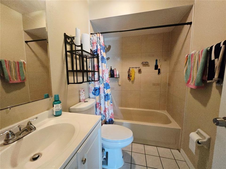 For Sale: $259,500 (3 beds, 2 baths, 1406 Square Feet)