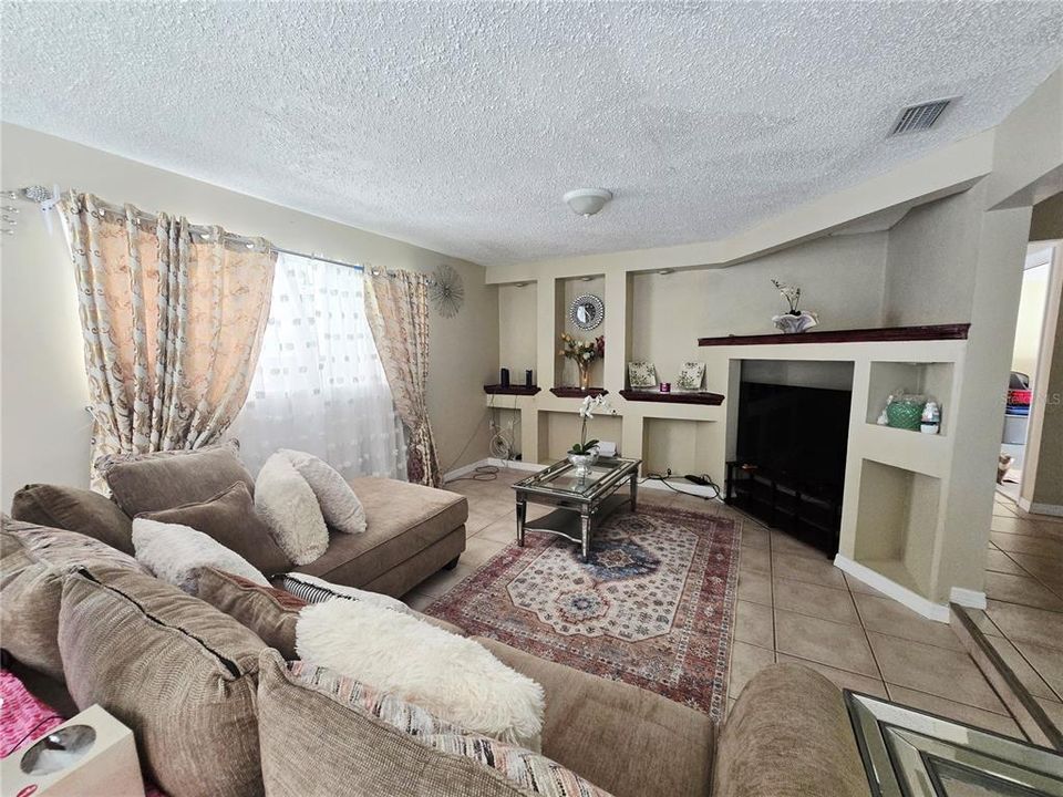 For Sale: $259,500 (3 beds, 2 baths, 1406 Square Feet)