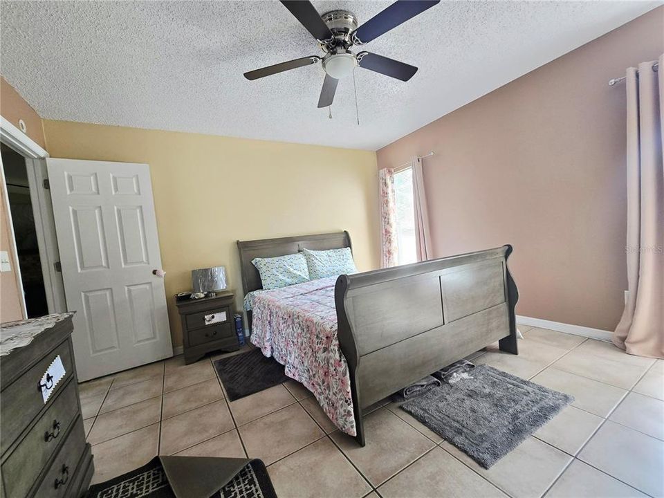 For Sale: $259,500 (3 beds, 2 baths, 1406 Square Feet)