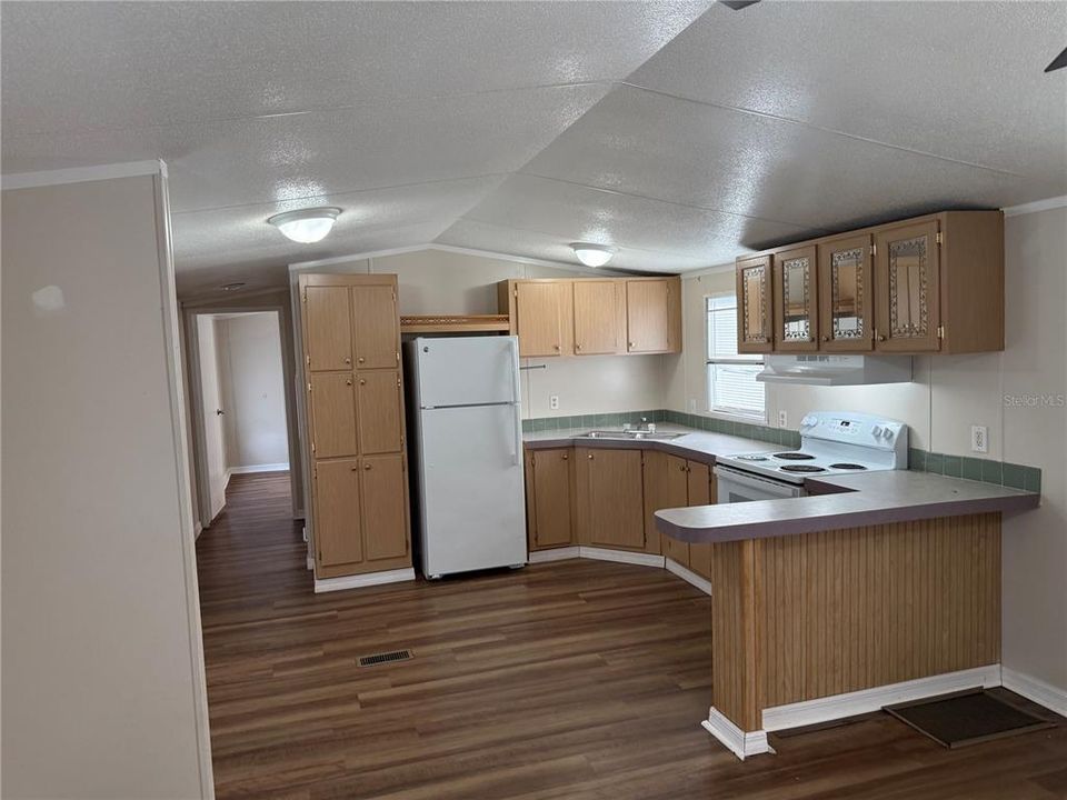 待售: $137,900 (2 贝兹, 2 浴室, 868 平方英尺)