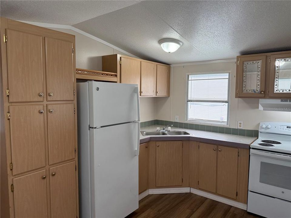 待售: $137,900 (2 贝兹, 2 浴室, 868 平方英尺)