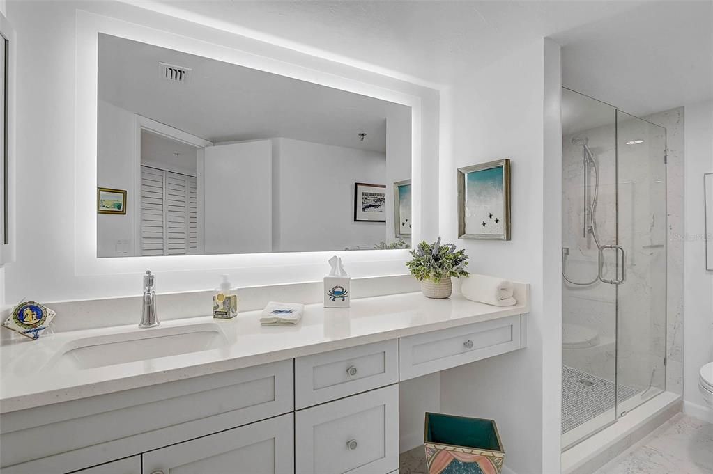 合同活跃: $1,325,000 (2 贝兹, 2 浴室, 1729 平方英尺)