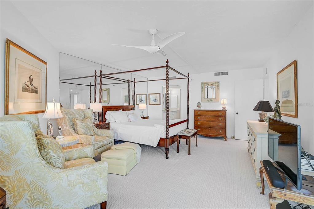 合同活跃: $1,325,000 (2 贝兹, 2 浴室, 1729 平方英尺)