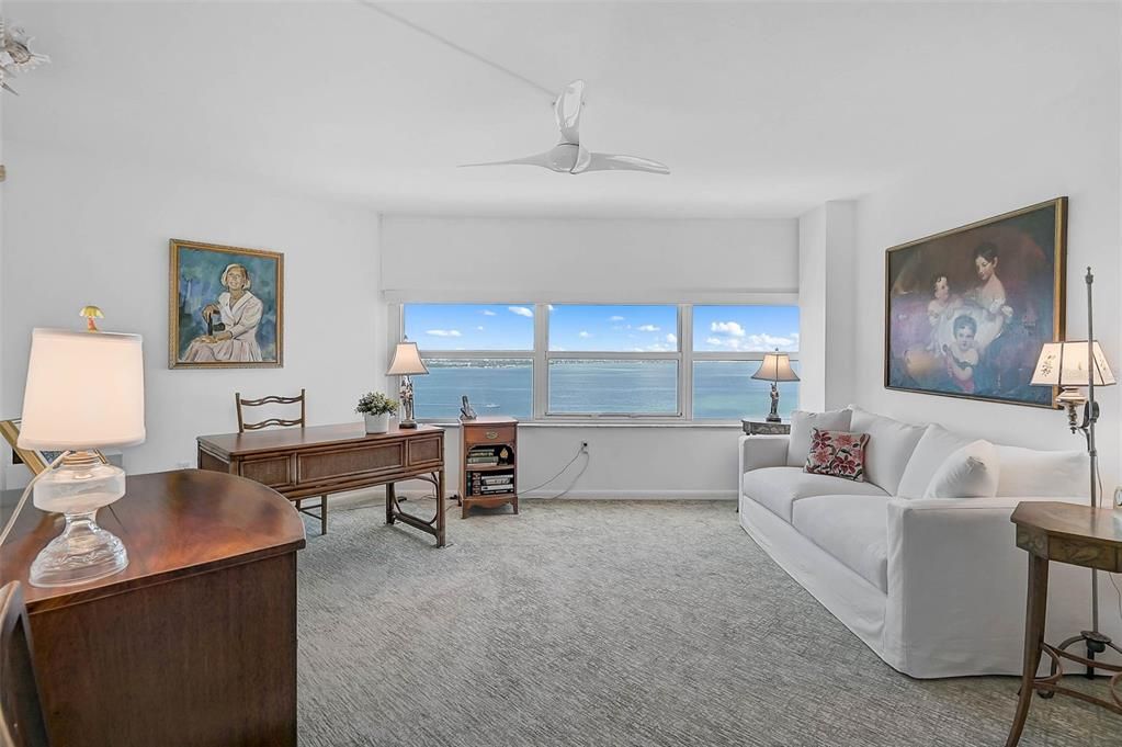 合同活跃: $1,325,000 (2 贝兹, 2 浴室, 1729 平方英尺)