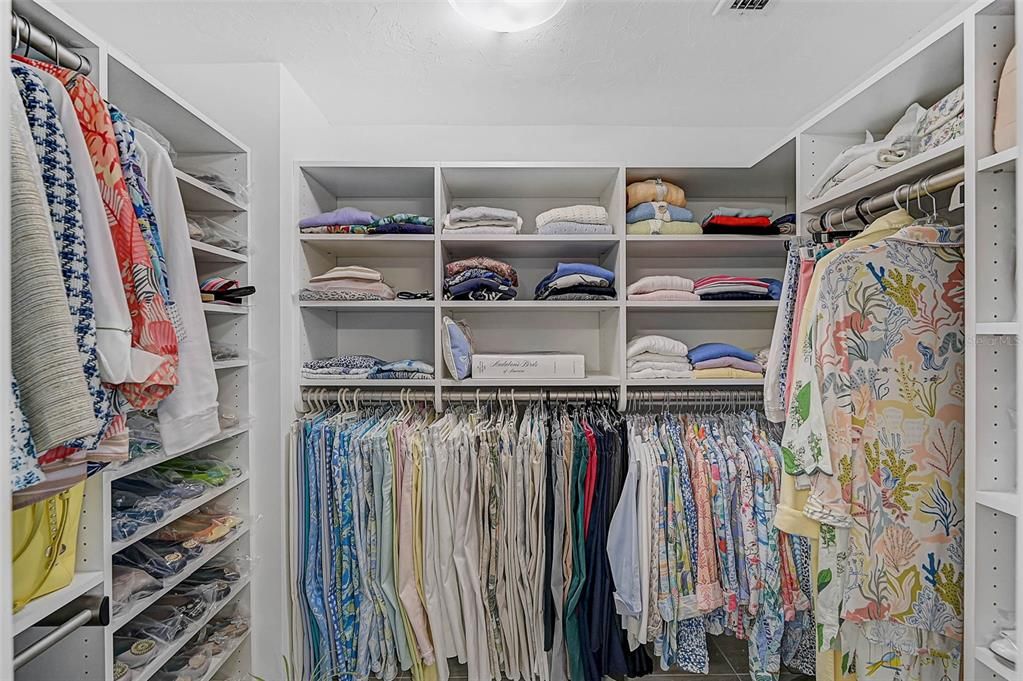 合同活跃: $1,325,000 (2 贝兹, 2 浴室, 1729 平方英尺)