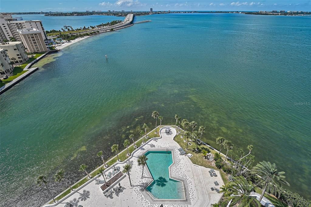 合同活跃: $1,325,000 (2 贝兹, 2 浴室, 1729 平方英尺)