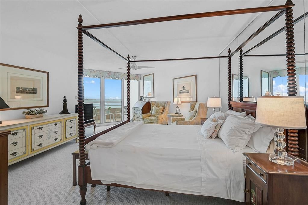 合同活跃: $1,325,000 (2 贝兹, 2 浴室, 1729 平方英尺)