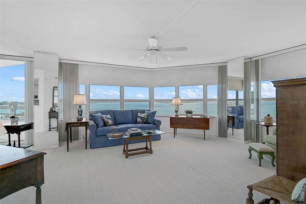 合同活跃: $1,325,000 (2 贝兹, 2 浴室, 1729 平方英尺)