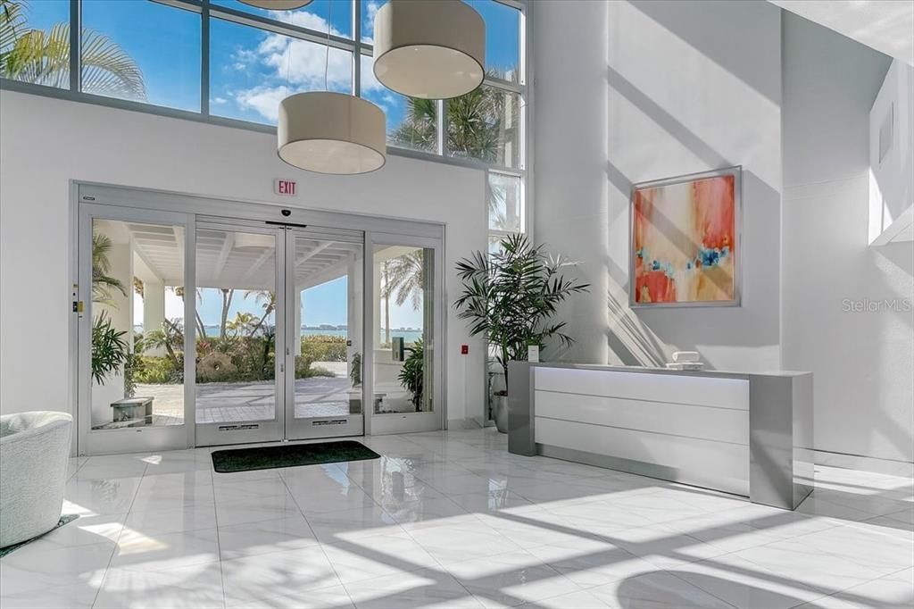 合同活跃: $1,325,000 (2 贝兹, 2 浴室, 1729 平方英尺)