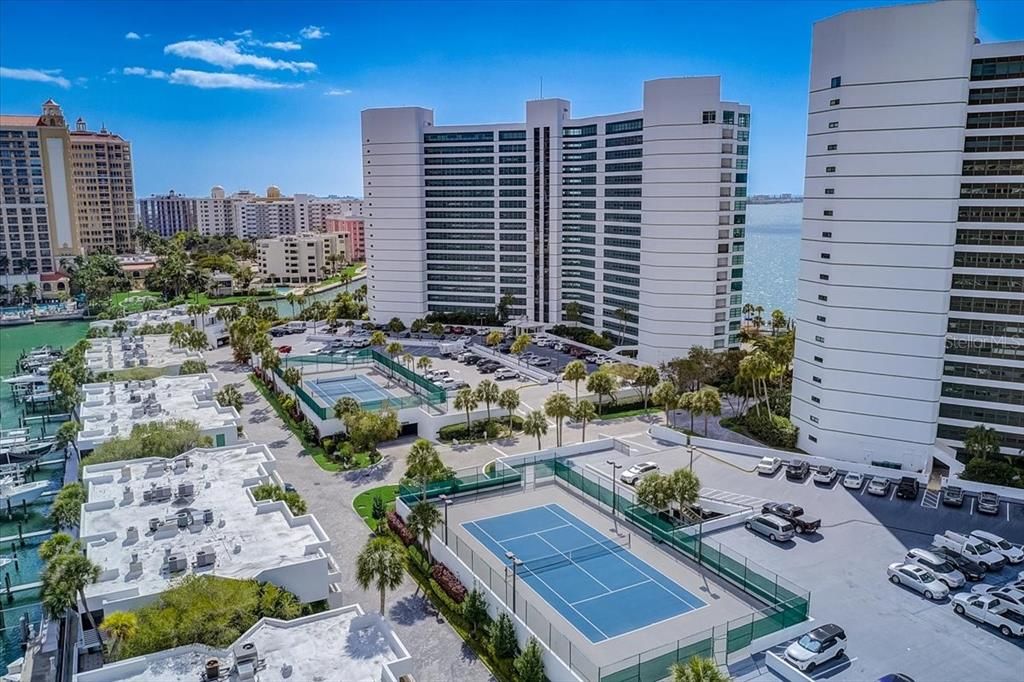 合同活跃: $1,325,000 (2 贝兹, 2 浴室, 1729 平方英尺)