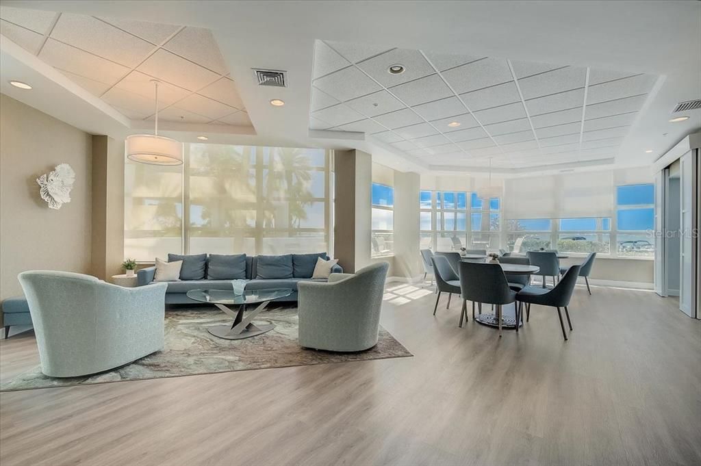 合同活跃: $1,325,000 (2 贝兹, 2 浴室, 1729 平方英尺)