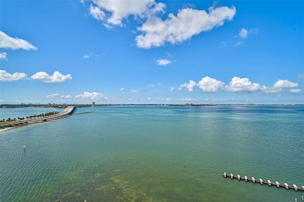 合同活跃: $1,325,000 (2 贝兹, 2 浴室, 1729 平方英尺)