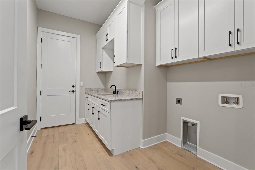 For Sale: $725,000 (4 beds, 4 baths, 3419 Square Feet)