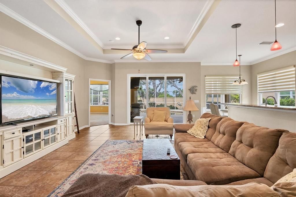 Под контрактом: $450,000 (2 спален, 2 ванн, 2021 Квадратных фут)