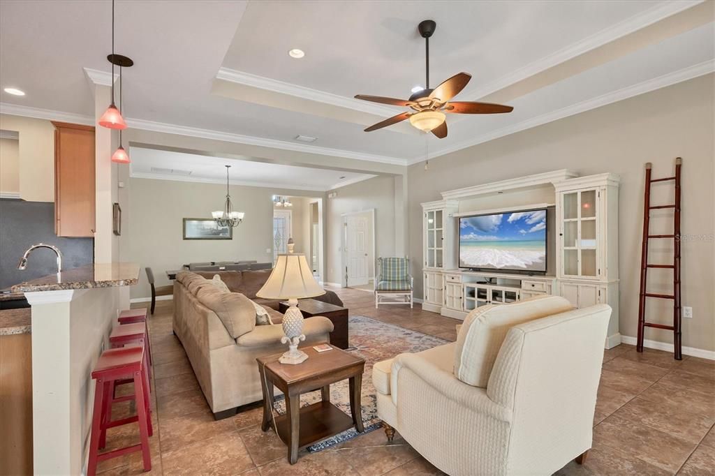 Под контрактом: $450,000 (2 спален, 2 ванн, 2021 Квадратных фут)