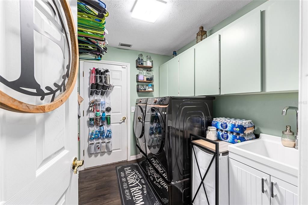 Под контрактом: $455,000 (4 спален, 3 ванн, 2640 Квадратных фут)