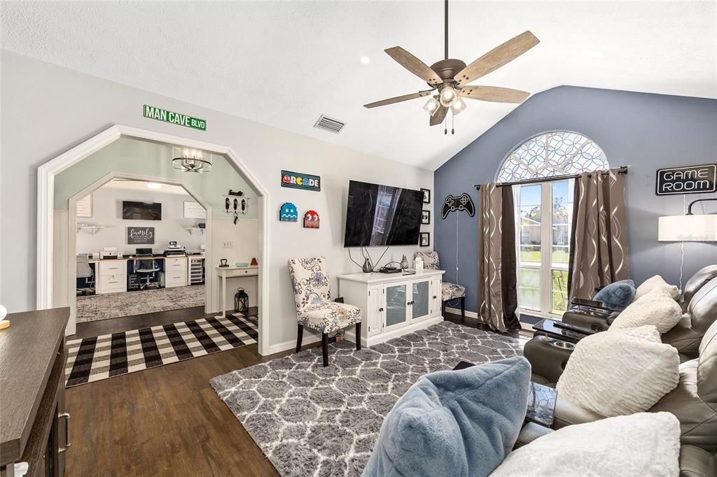 Под контрактом: $455,000 (4 спален, 3 ванн, 2640 Квадратных фут)