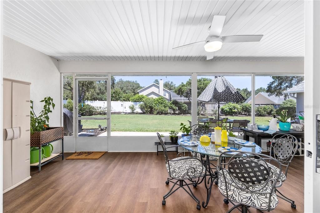 Под контрактом: $455,000 (4 спален, 3 ванн, 2640 Квадратных фут)