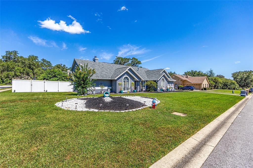 Под контрактом: $455,000 (4 спален, 3 ванн, 2640 Квадратных фут)