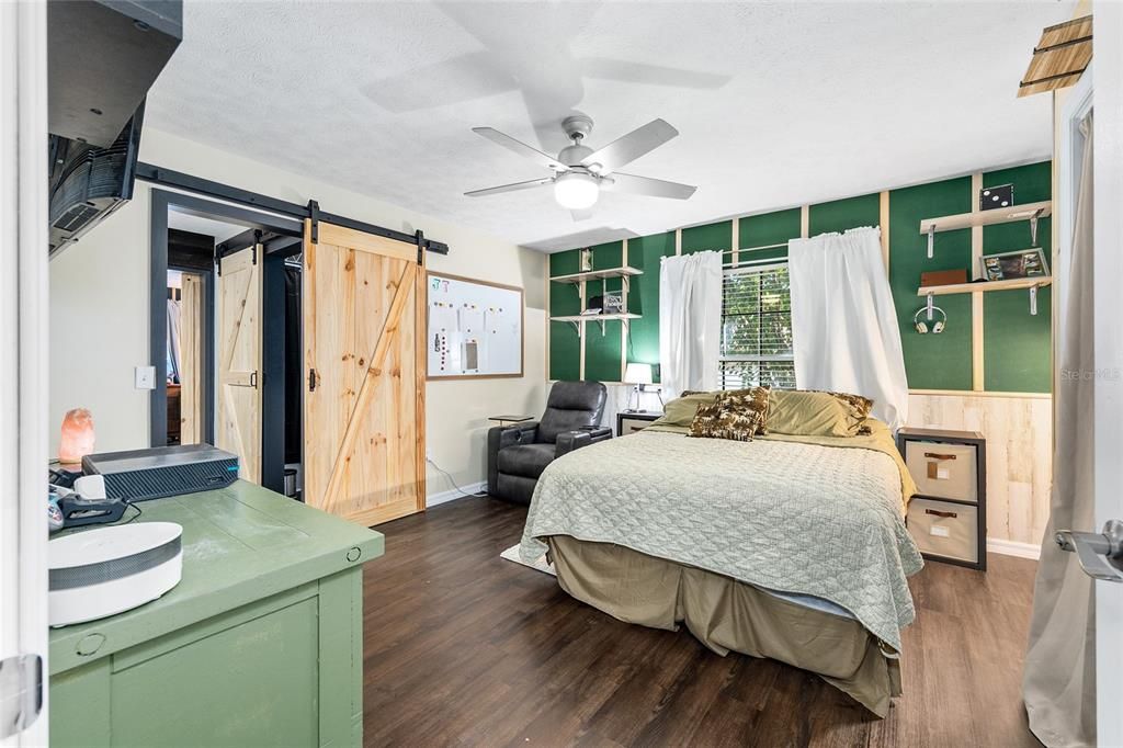 Под контрактом: $455,000 (4 спален, 3 ванн, 2640 Квадратных фут)