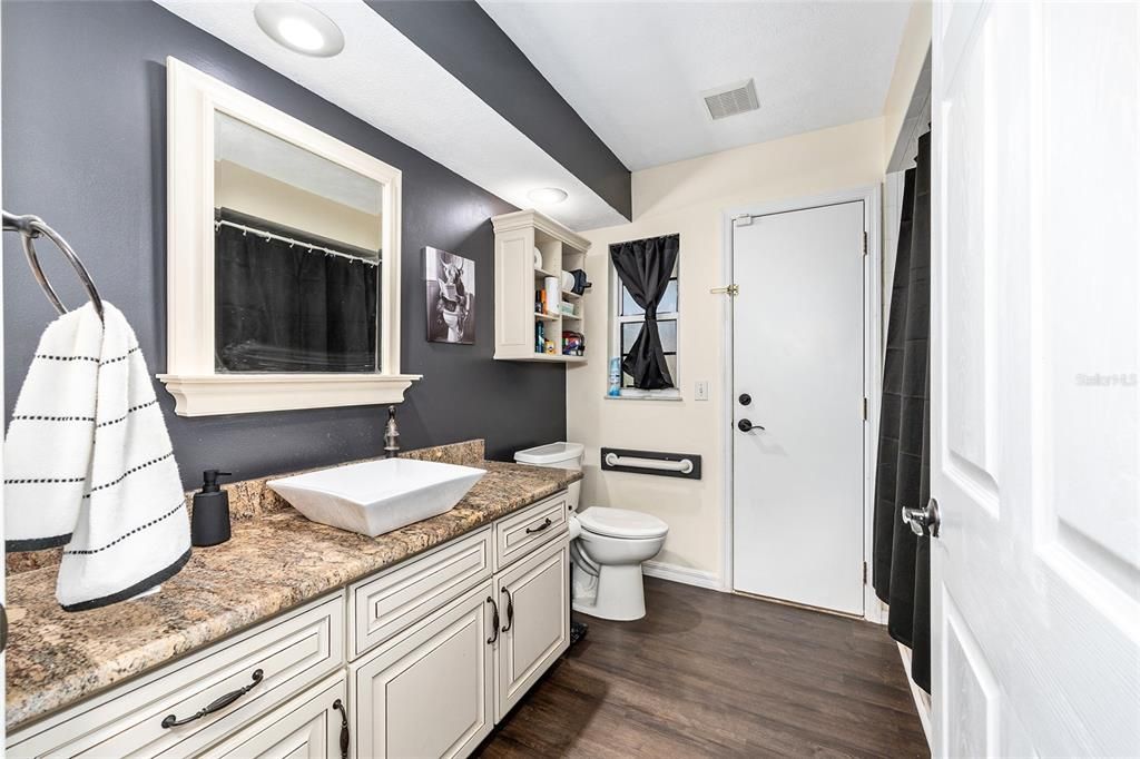 Под контрактом: $455,000 (4 спален, 3 ванн, 2640 Квадратных фут)