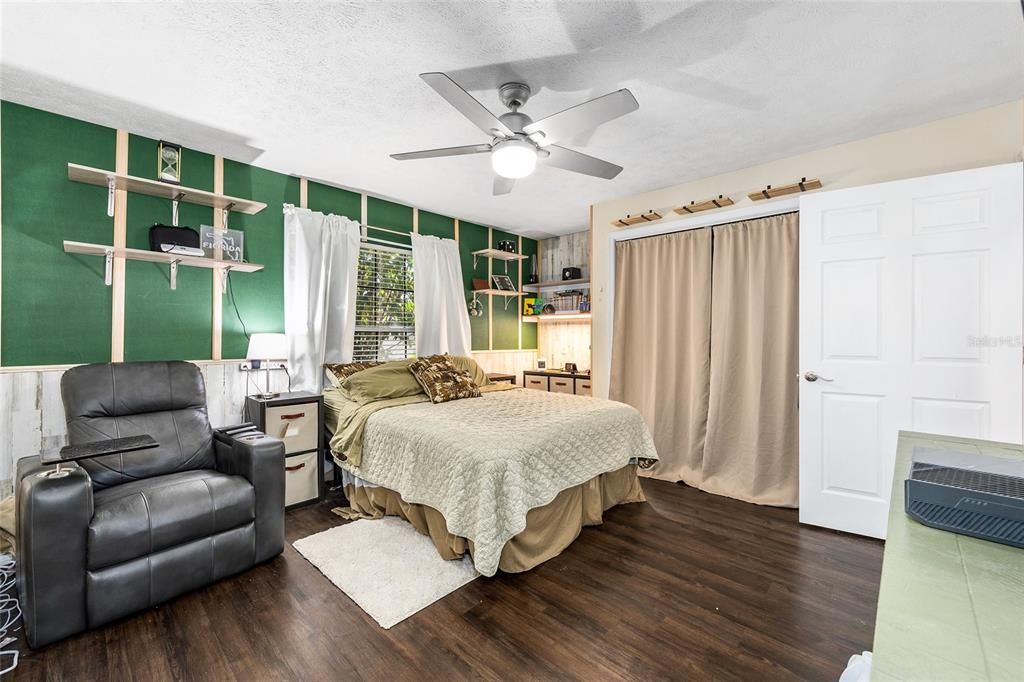 Под контрактом: $455,000 (4 спален, 3 ванн, 2640 Квадратных фут)