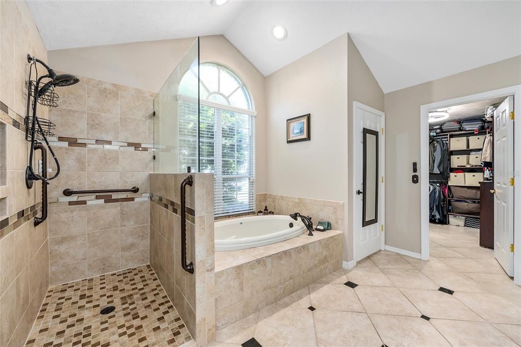 Под контрактом: $455,000 (4 спален, 3 ванн, 2640 Квадратных фут)