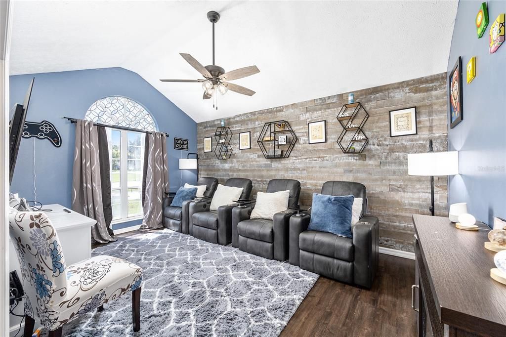 Под контрактом: $455,000 (4 спален, 3 ванн, 2640 Квадратных фут)