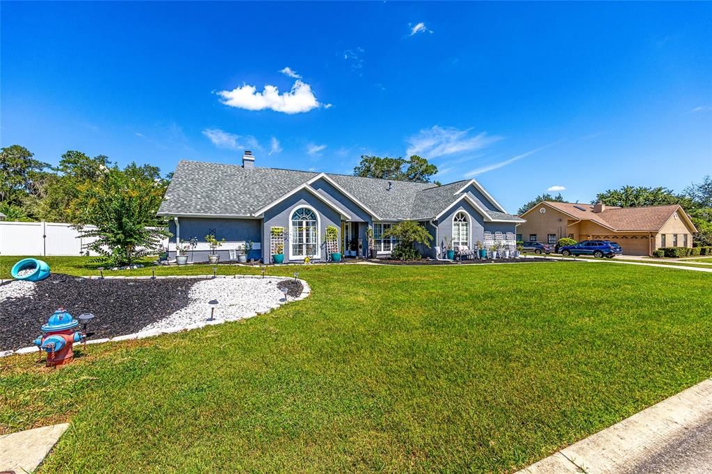 Под контрактом: $455,000 (4 спален, 3 ванн, 2640 Квадратных фут)