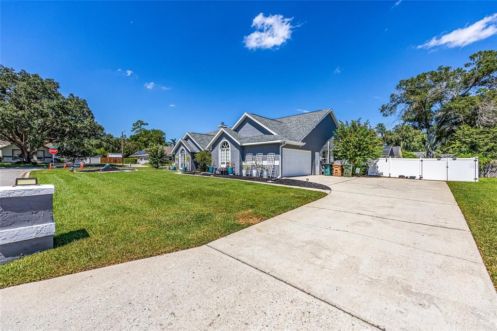 Под контрактом: $455,000 (4 спален, 3 ванн, 2640 Квадратных фут)