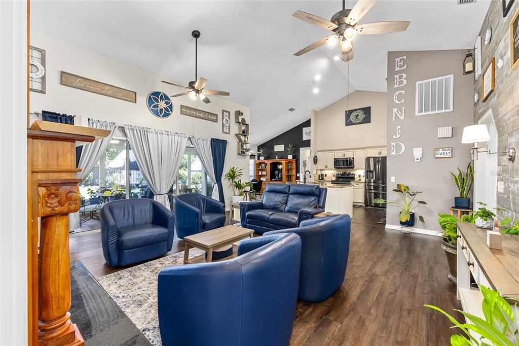 Под контрактом: $455,000 (4 спален, 3 ванн, 2640 Квадратных фут)