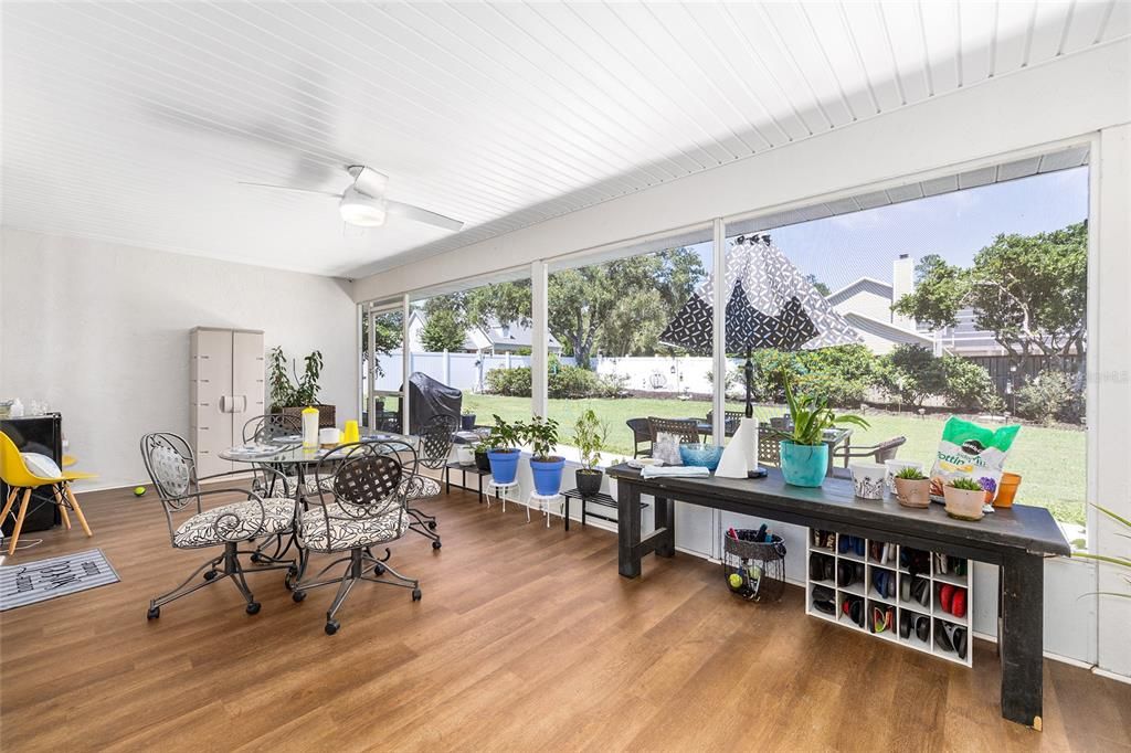 Под контрактом: $455,000 (4 спален, 3 ванн, 2640 Квадратных фут)