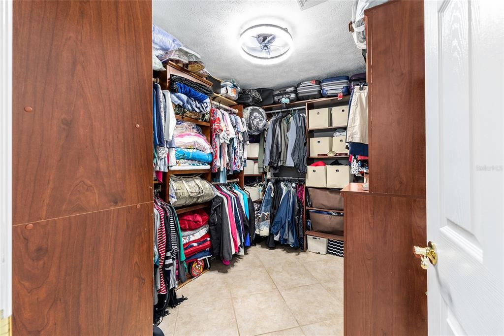 Под контрактом: $455,000 (4 спален, 3 ванн, 2640 Квадратных фут)