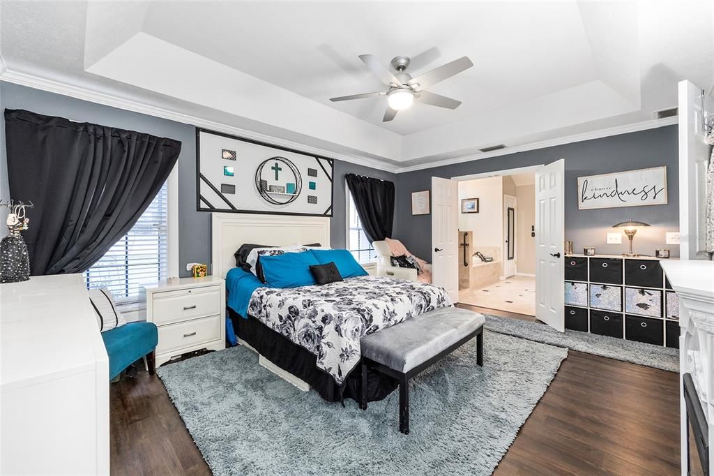 Под контрактом: $455,000 (4 спален, 3 ванн, 2640 Квадратных фут)