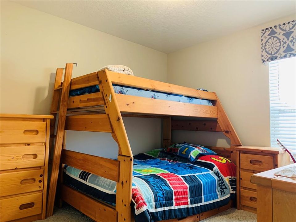 En Venta: $359,000 (4 camas, 2 baños, 1717 Pies cuadrados)