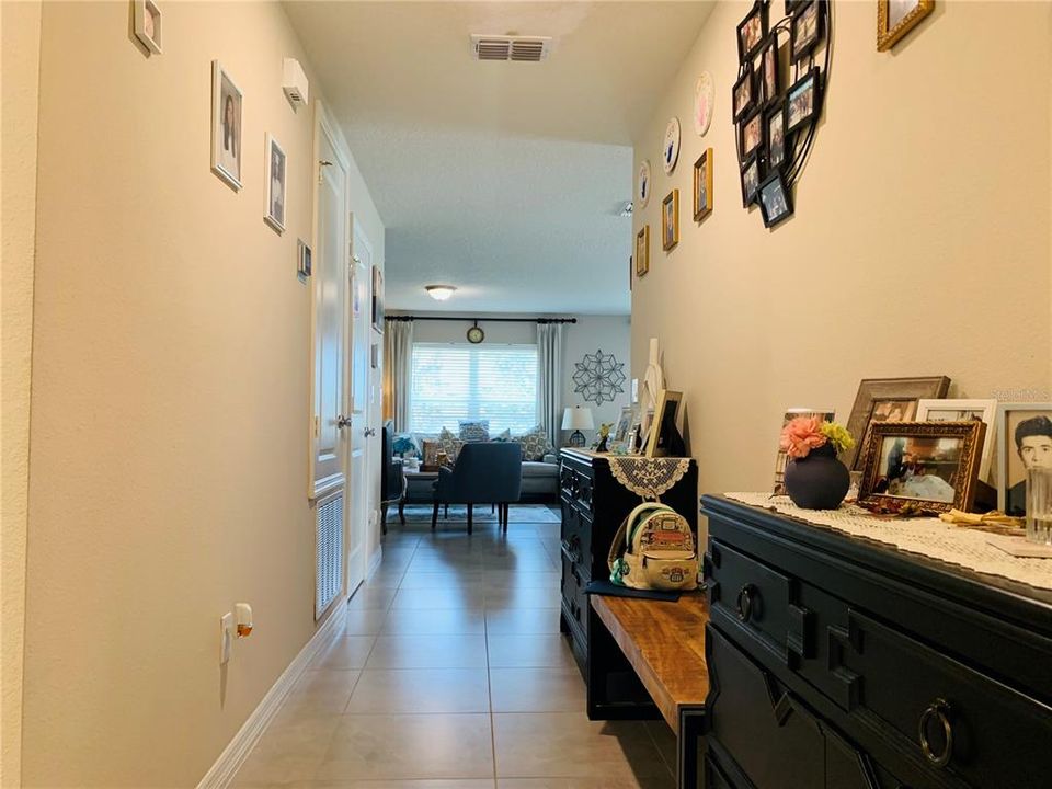 En Venta: $359,000 (4 camas, 2 baños, 1717 Pies cuadrados)