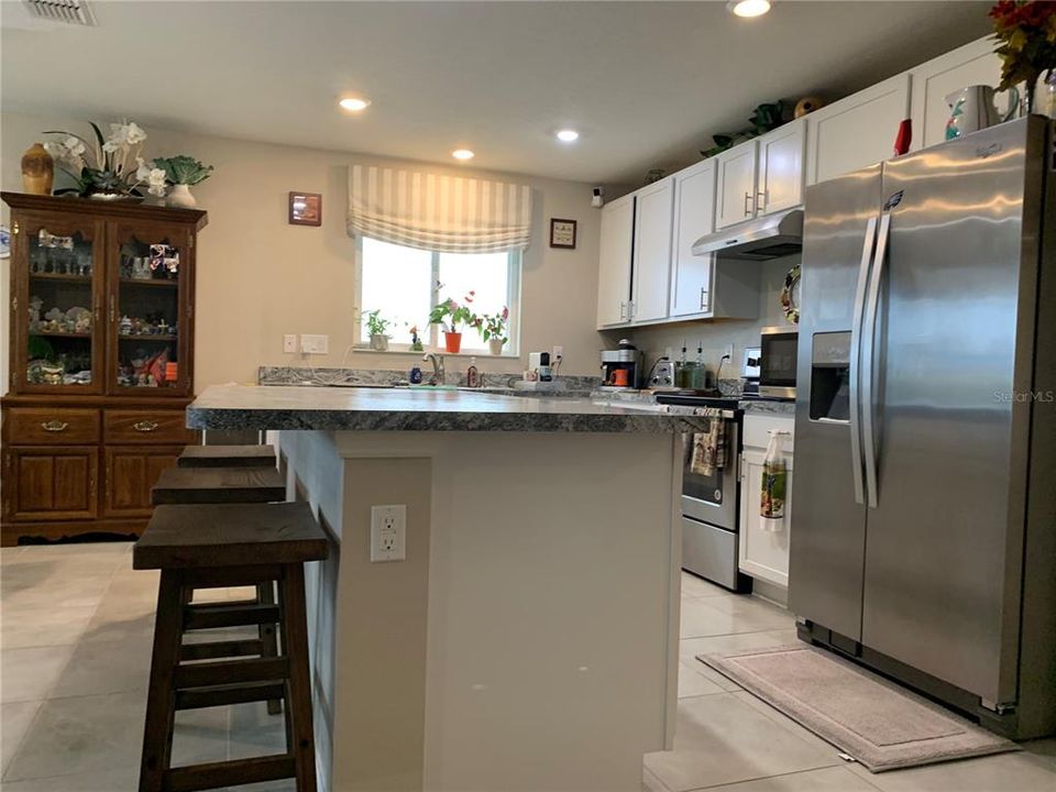 En Venta: $359,000 (4 camas, 2 baños, 1717 Pies cuadrados)