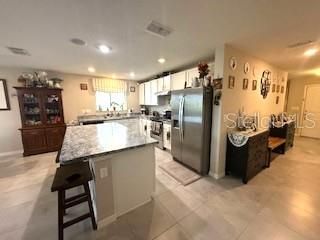 En Venta: $359,000 (4 camas, 2 baños, 1717 Pies cuadrados)