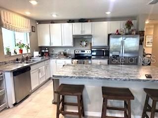 En Venta: $359,000 (4 camas, 2 baños, 1717 Pies cuadrados)