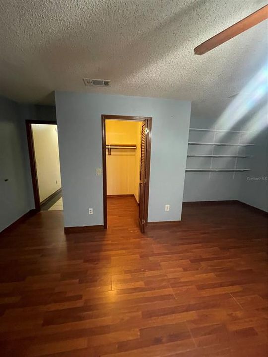 出租: $2,150 (4 贝兹, 3 浴室, 2502 平方英尺)