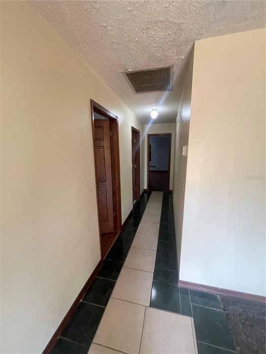 出租: $2,150 (4 贝兹, 3 浴室, 2502 平方英尺)