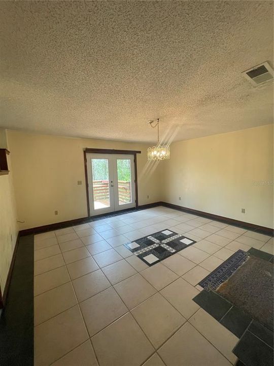 出租: $2,150 (4 贝兹, 3 浴室, 2502 平方英尺)