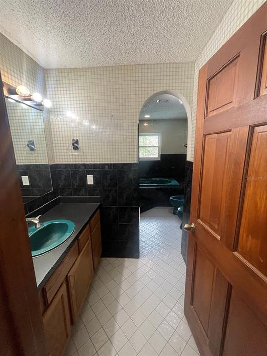 出租: $2,150 (4 贝兹, 3 浴室, 2502 平方英尺)