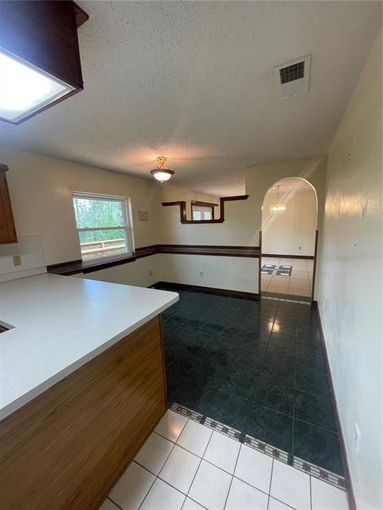 出租: $2,150 (4 贝兹, 3 浴室, 2502 平方英尺)