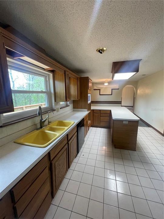 出租: $2,150 (4 贝兹, 3 浴室, 2502 平方英尺)