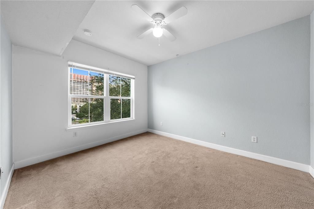 Active With Contract: $139,900 (1 beds, 1 baths, 739 Square Feet)